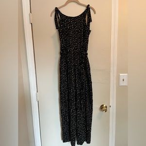 Pardons of peace, polkadot Jumpsuit size small . It was the wrong size for me .
